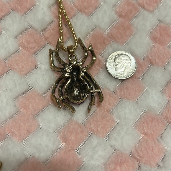 Spider Necklace - Picture 5 of 5